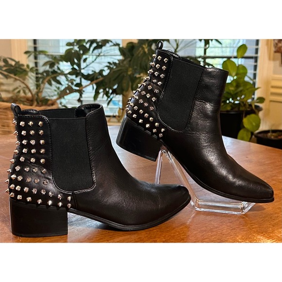 Steve Madden Shoes - GUC Gorgeous Steve Madden Black Studded Chunky Heel Women's Boots Size 8